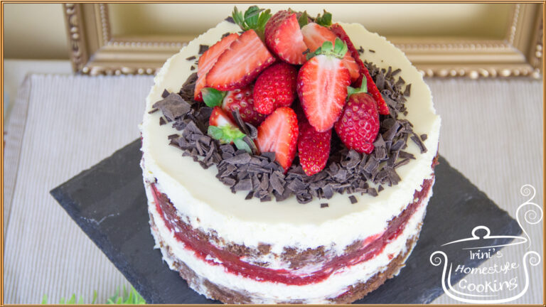 Read more about the article Λαχαριστη τουρτα με σοκολατενιο παντεσπανι, κρεμα και ζελε φραουλα!!