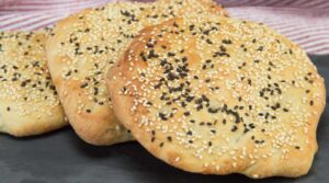 Read more about the article Λαγανα  με αλειμμα μελιου και χαρουπομελο!!