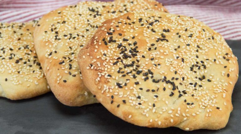 Read more about the article Λαγανα  με αλειμμα μελιου και χαρουπομελο!!