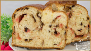 Read more about the article Αφρατο τσουρεκι τυπου panettone με σταγονες πολυχρωμης σοκολατας!!!